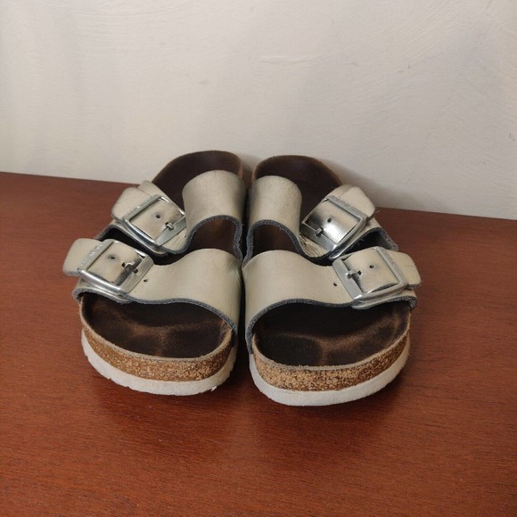 Birkenstock's Women's Footbed Sandals Slip-on Size 7 Silver 2 Strap - Picture 2 of 7